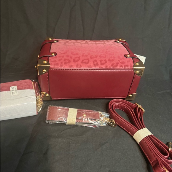 Stylish Red Leopard Print Women's Bag - Picture 4 of 8
